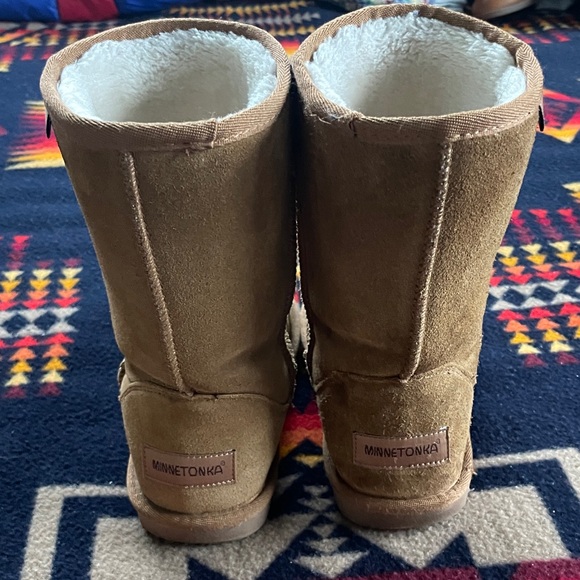 Minnetonka Shearling Boots - Picture 2 of 7
